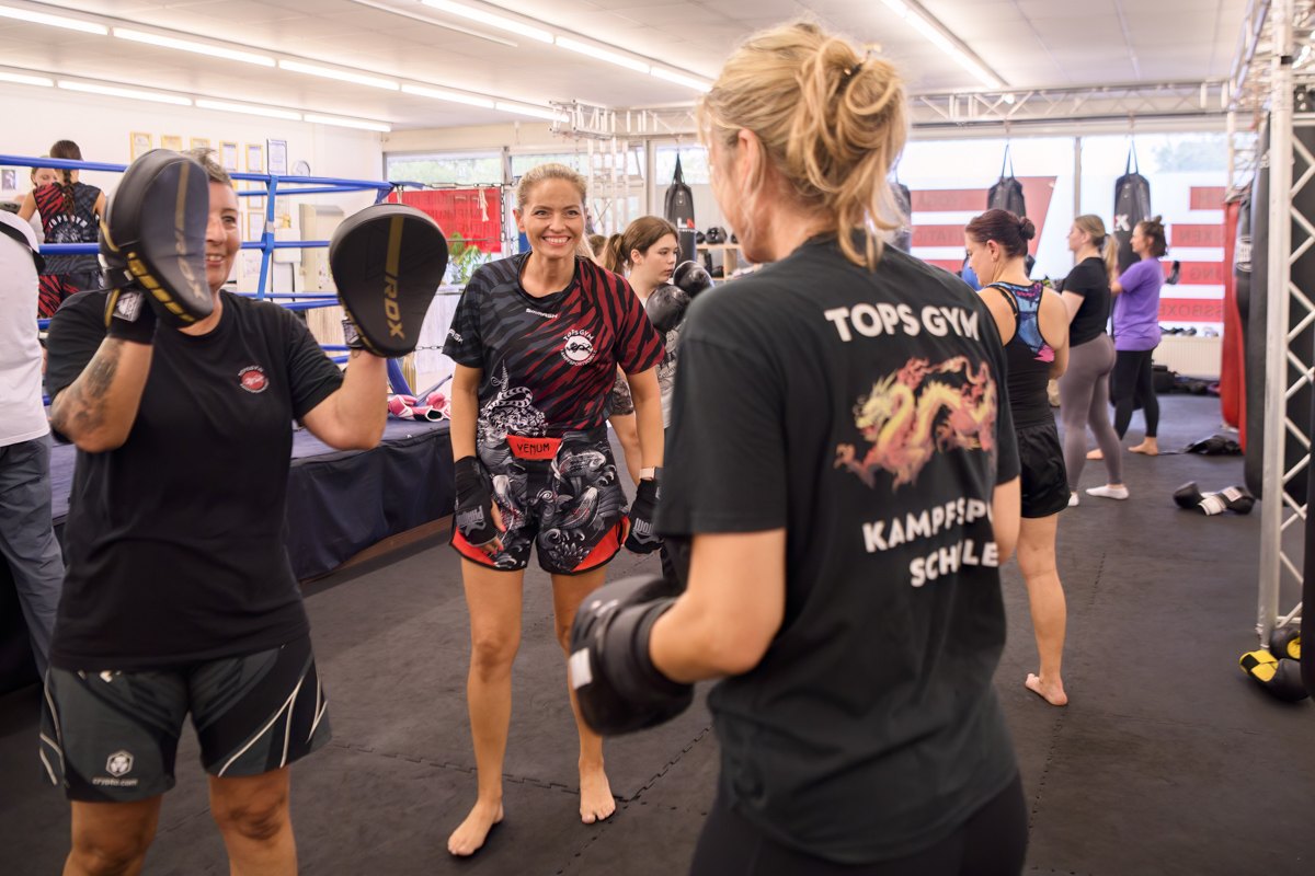Frauen-Kickboxen in der Kampfsportschule Tops Gym in Offenbach an der Queich